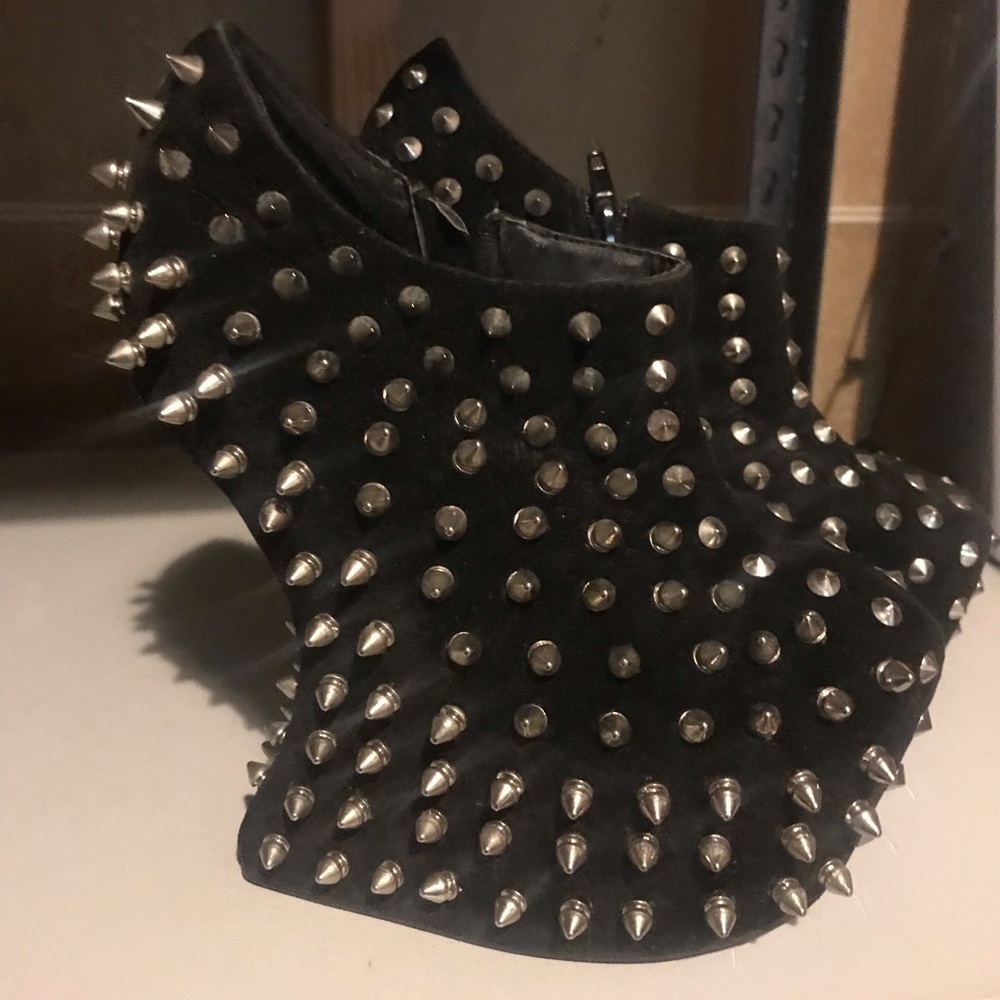 Vintage black metal spike heel less heels punk 6